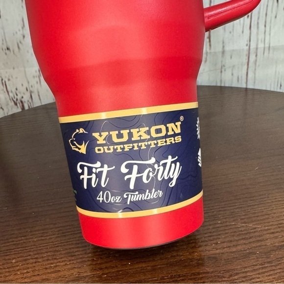 Buc-Ee’s 40 oz water jug tumbler with reusable straw by Yukon Outfitters. New - Picture 2 of 11